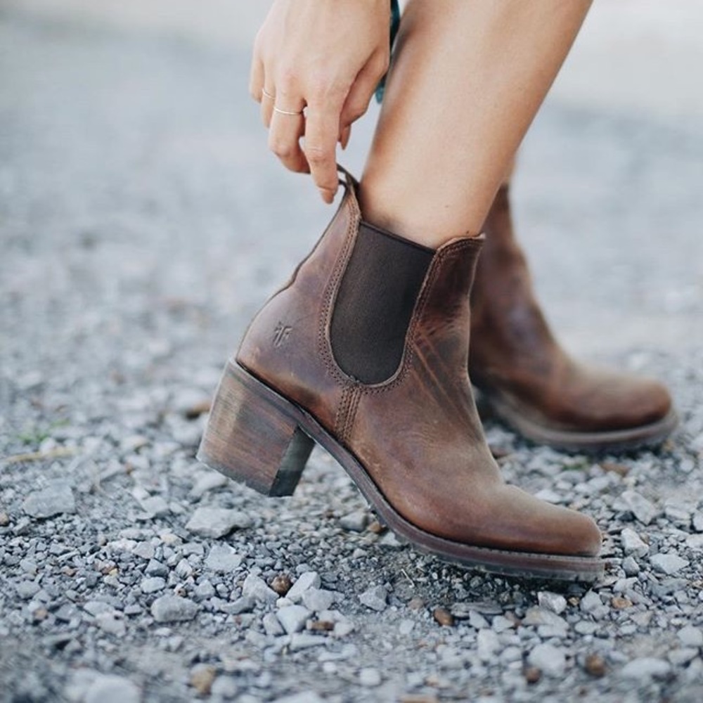 Frye Sabrina Chelsea boot